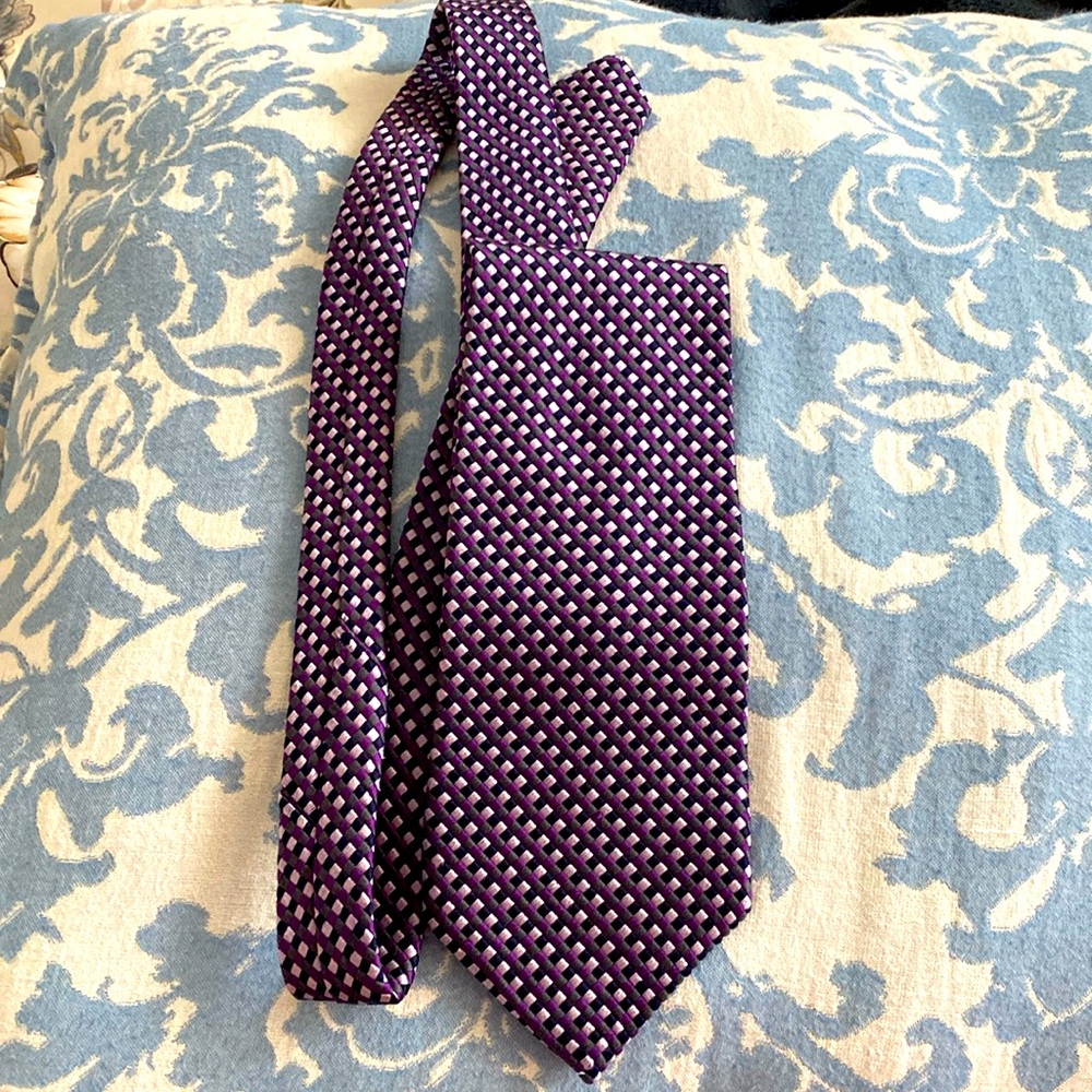 100% Silk Club Room Tie